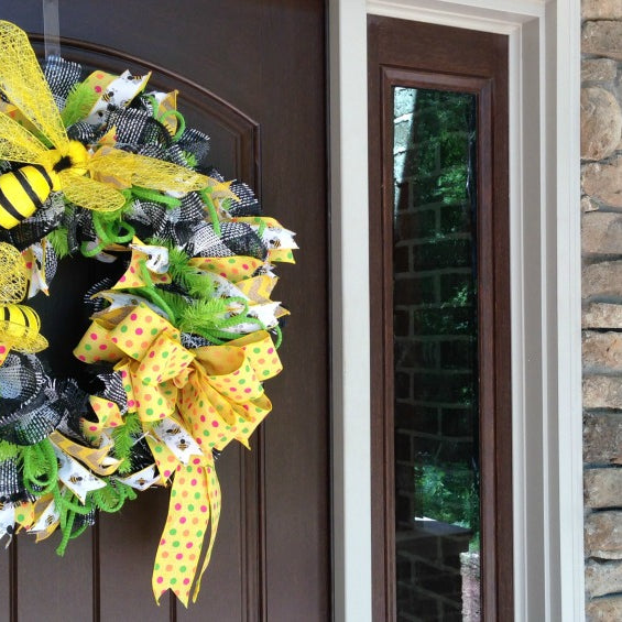 Bee Wreath Tutorial by Trendy Tree