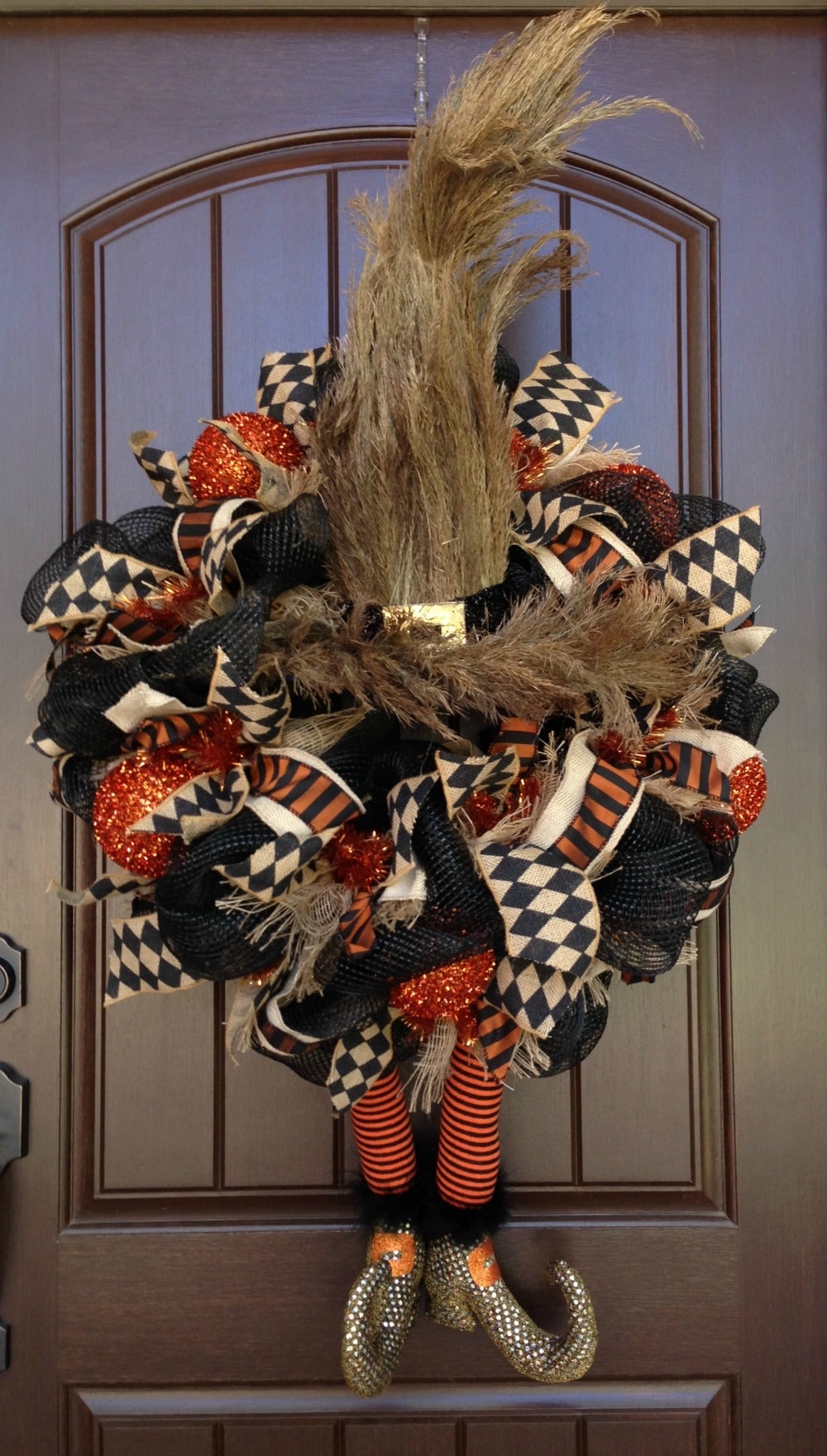 Grassy Witch Hat with Legs Halloween Wreath Tutorial