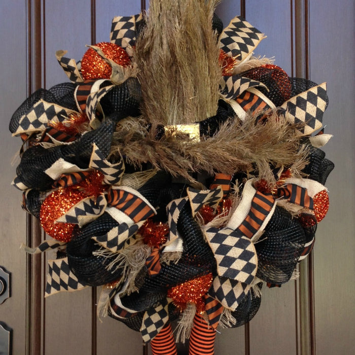 Grassy Witch Hat with Legs Halloween Wreath Tutorial