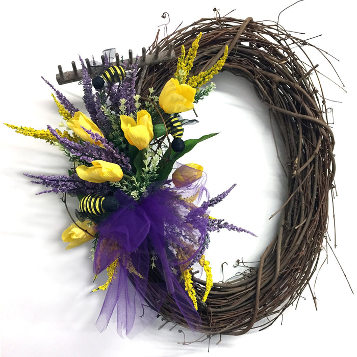 2017 Grapevine Wreath with Small Rake Bouquet