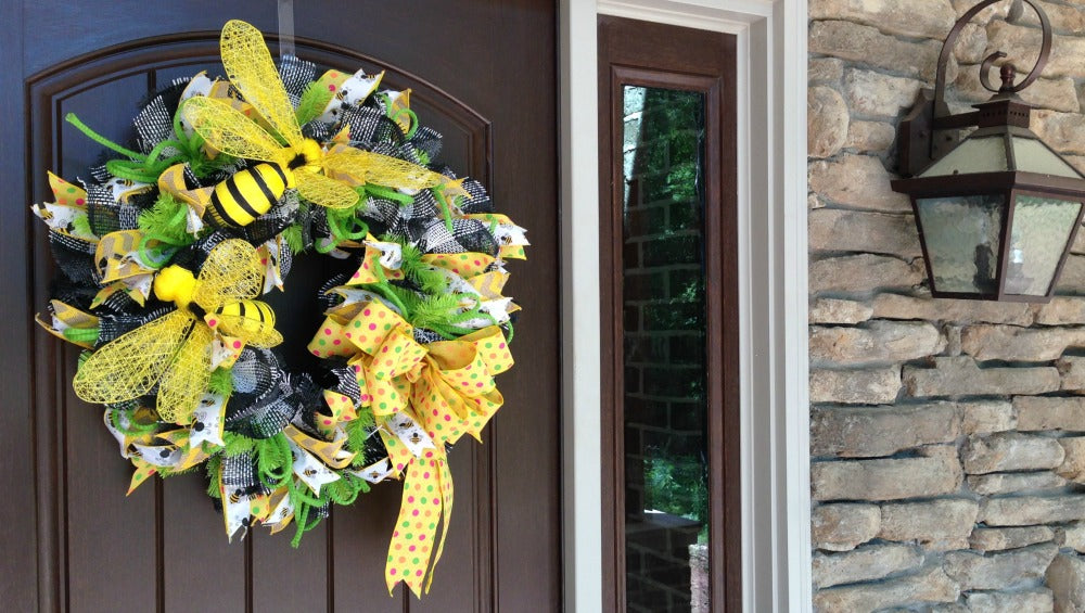 Bee Wreath Tutorial by Trendy Tree