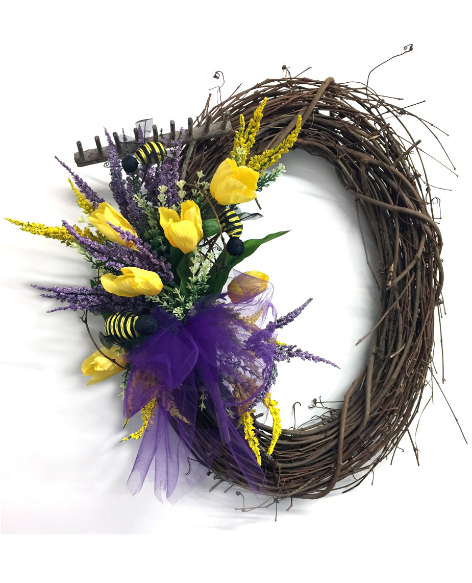 2017 Grapevine Wreath with Small Rake Bouquet